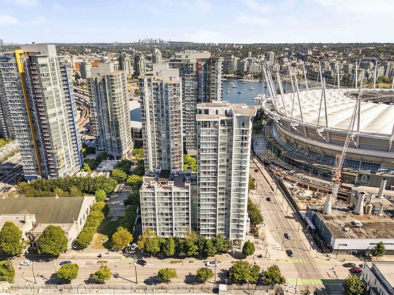 1110 161 W Georgia Street