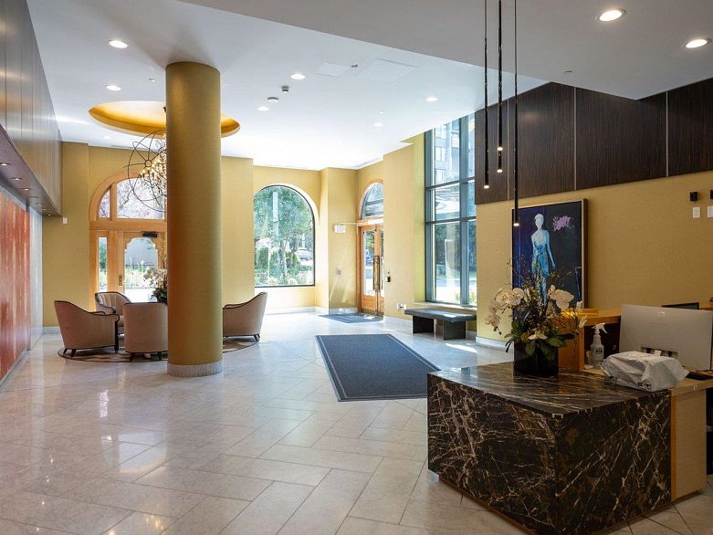 802 1221 Bidwell Street