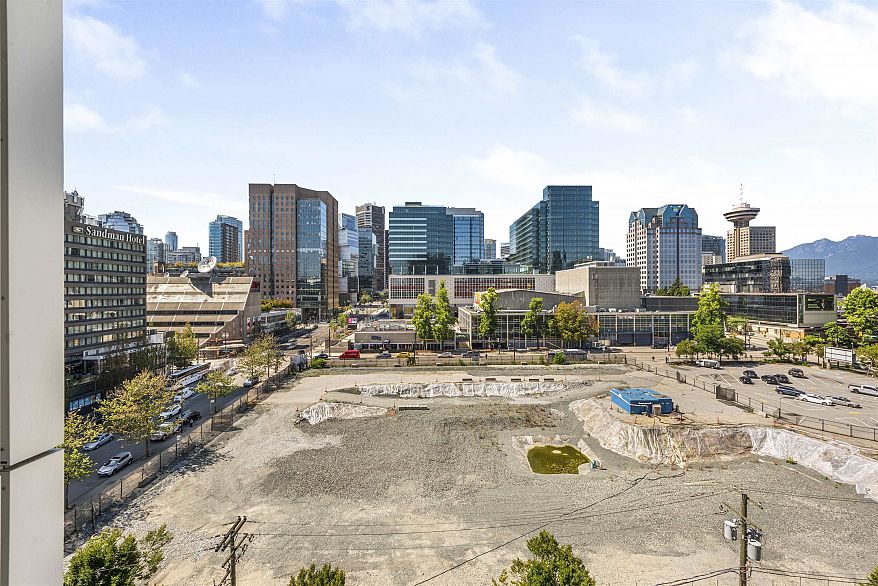 1110 161 W Georgia Street