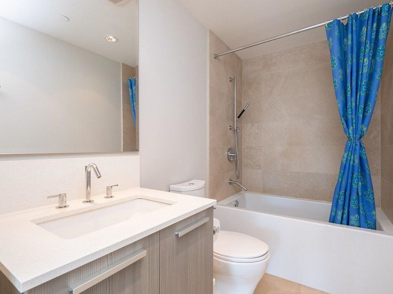 802 1221 Bidwell Street