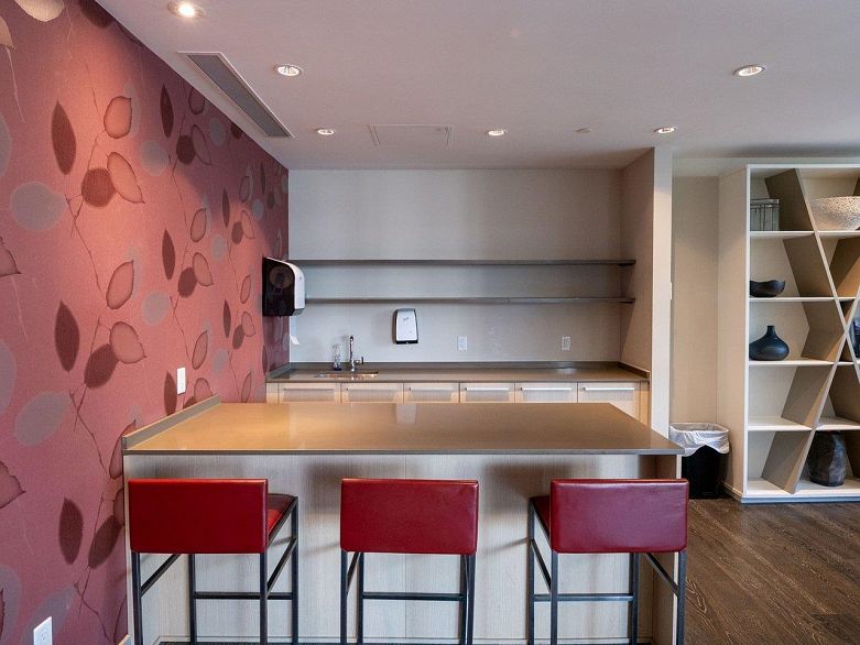 802 1221 Bidwell Street