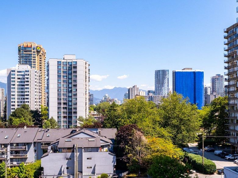 802 1221 Bidwell Street