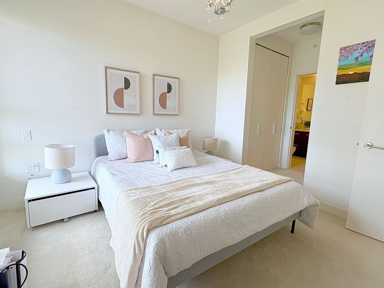 PH5 6033 Gray Avenue