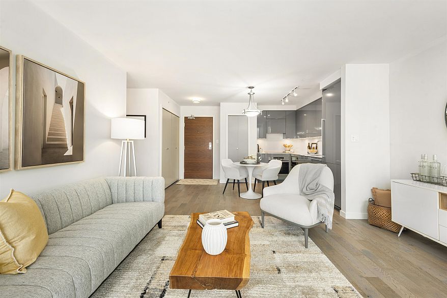 1110 161 W Georgia Street