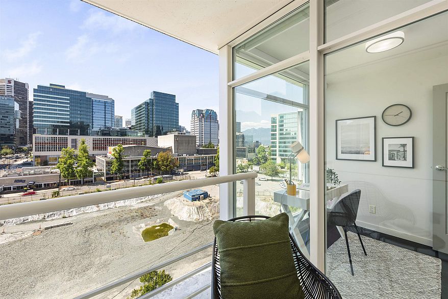 1110 161 W Georgia Street