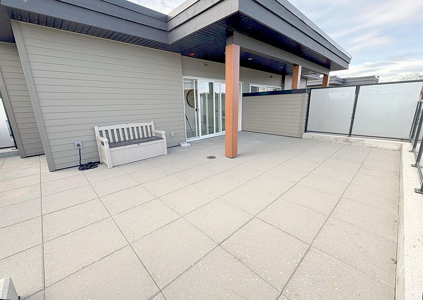 PH5 6033 Gray Avenue