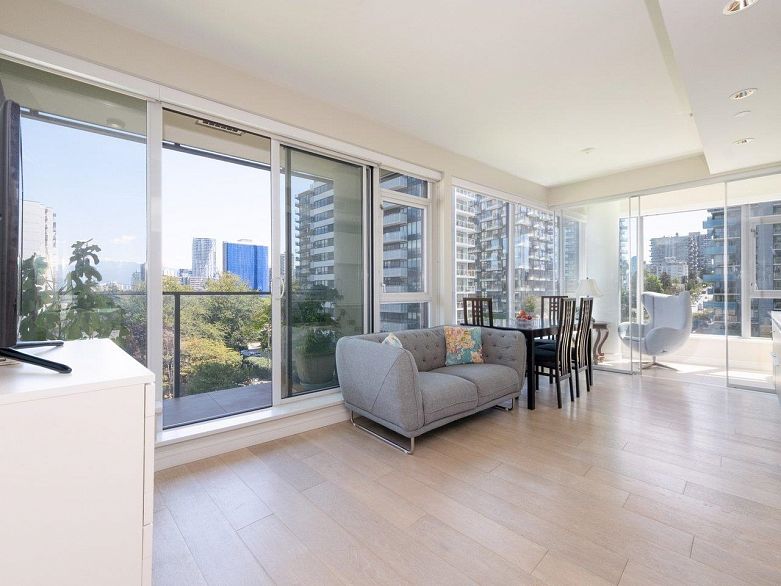 802 1221 Bidwell Street