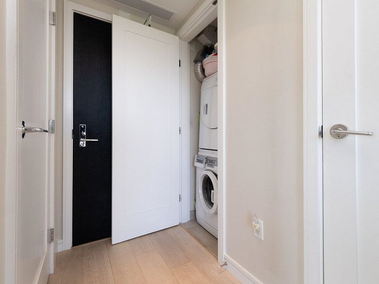 802 1221 Bidwell Street