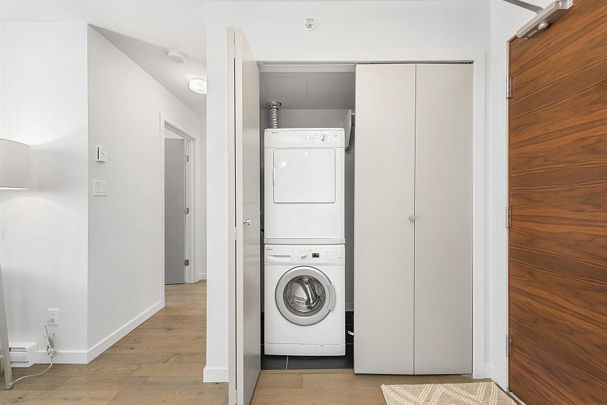 1110 161 W Georgia Street