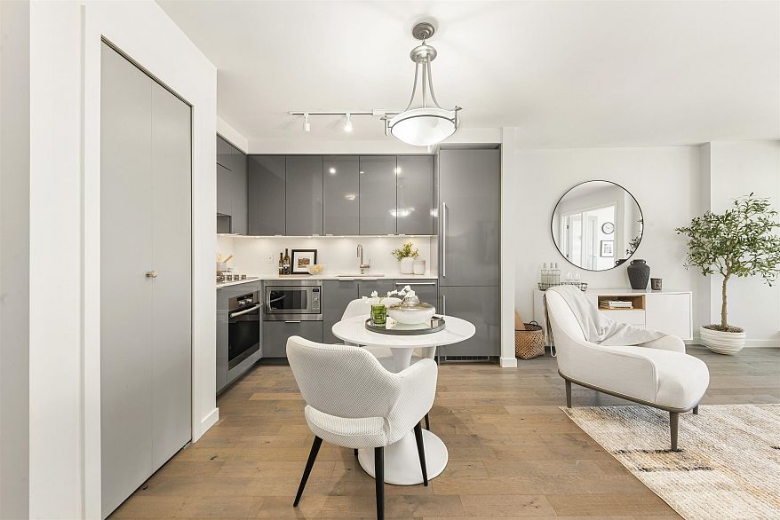 1110 161 W Georgia Street