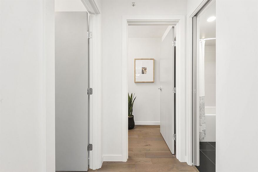 1110 161 W Georgia Street