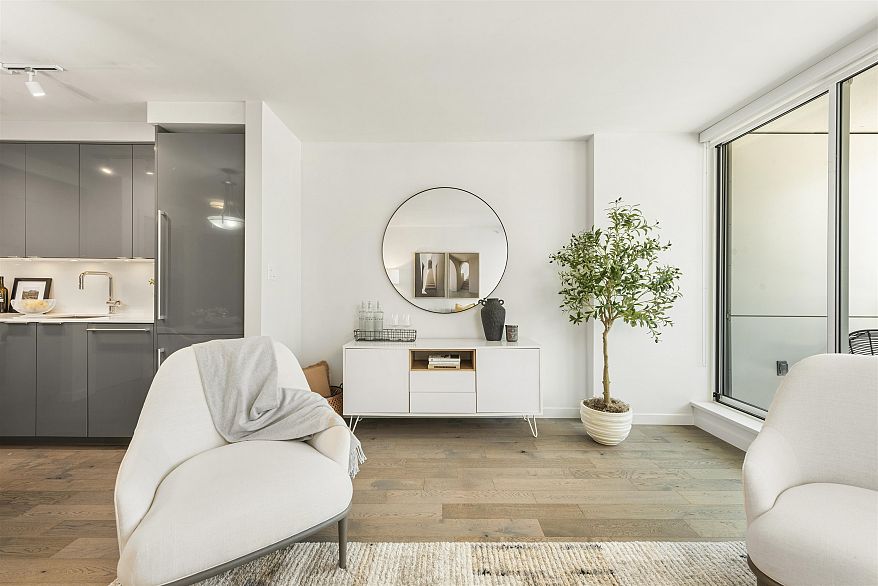 1110 161 W Georgia Street