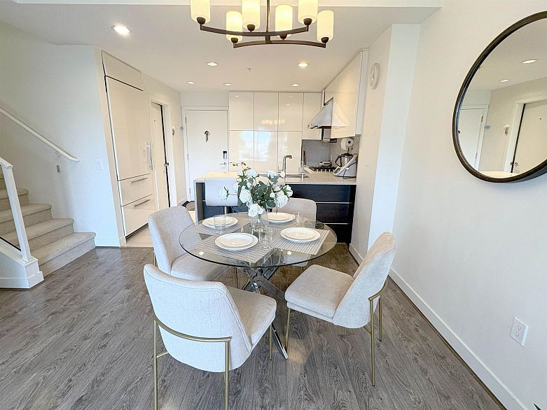 PH5 6033 Gray Avenue