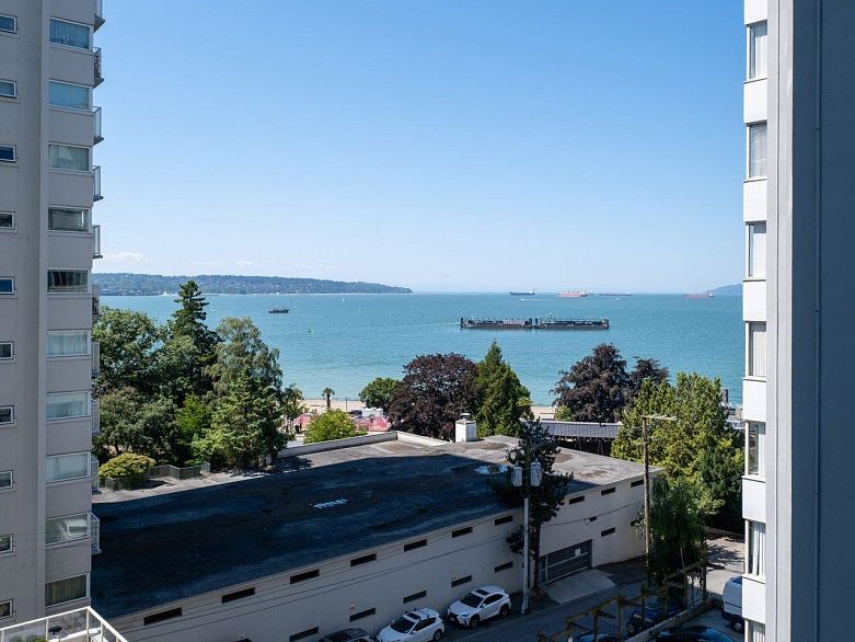 802 1221 Bidwell Street