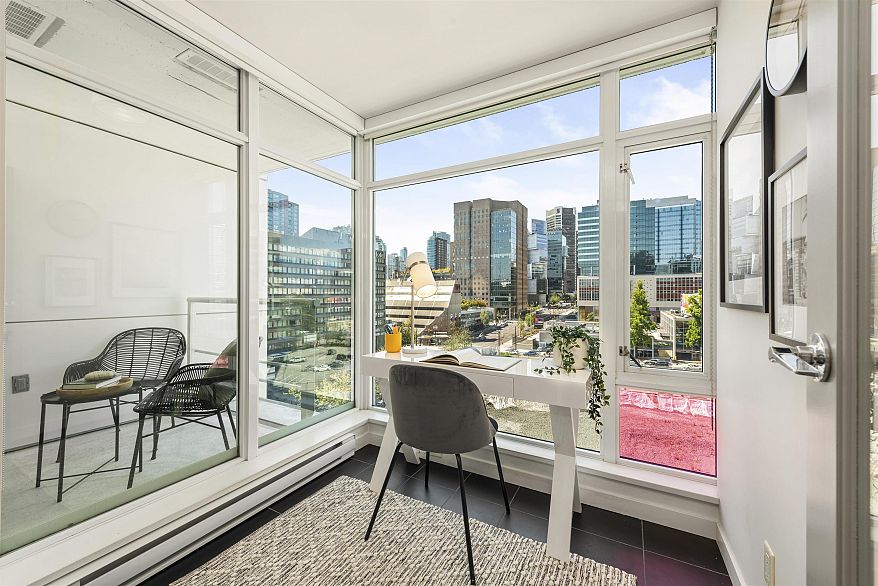 1110 161 W Georgia Street