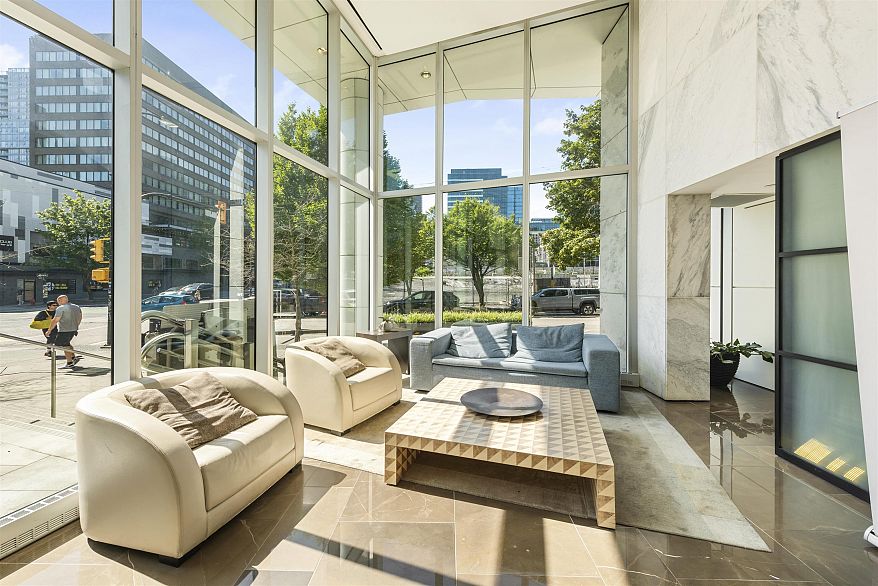 1110 161 W Georgia Street