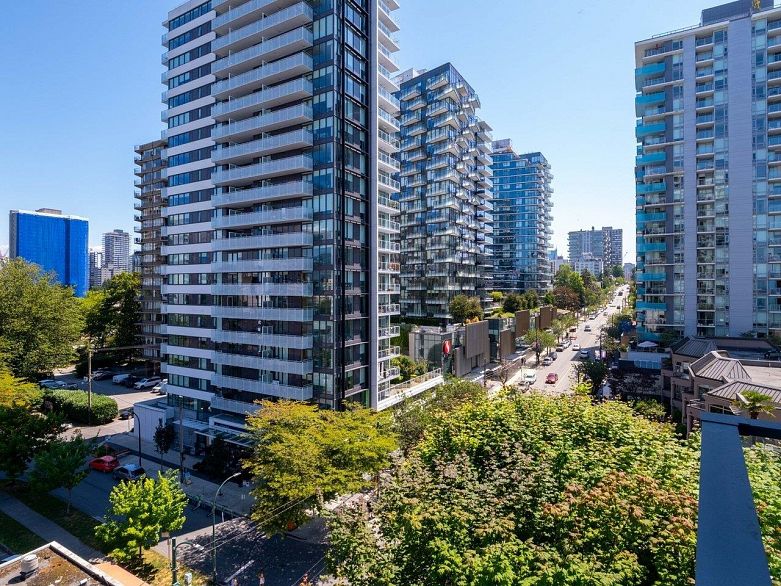 802 1221 Bidwell Street