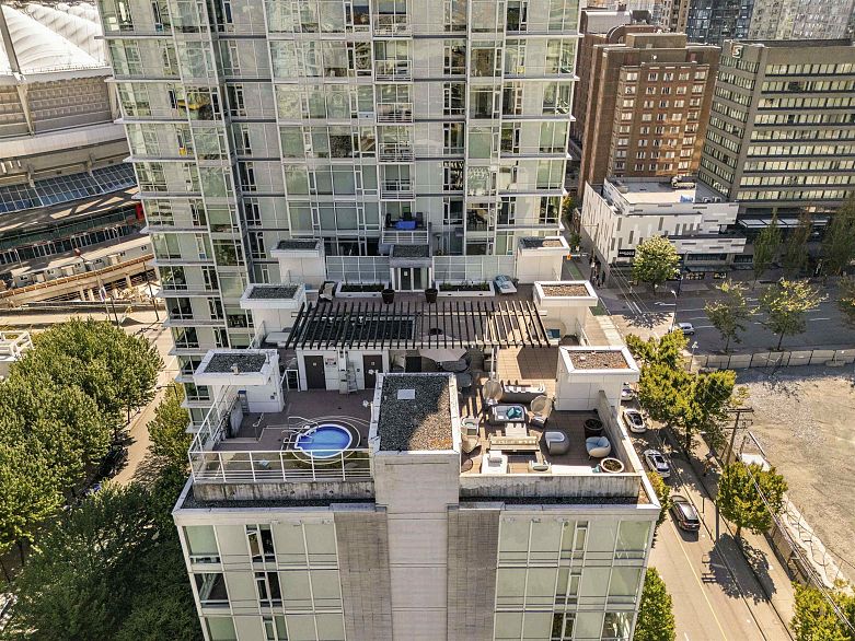 1110 161 W Georgia Street