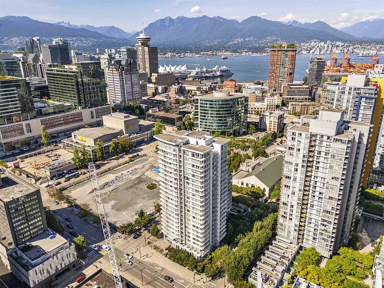 1110 161 W Georgia Street