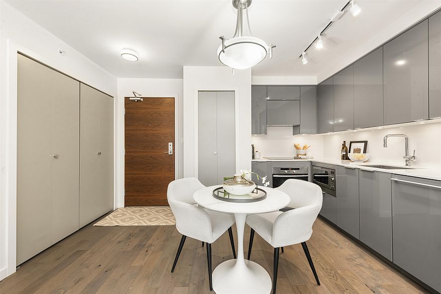 1110 161 W Georgia Street