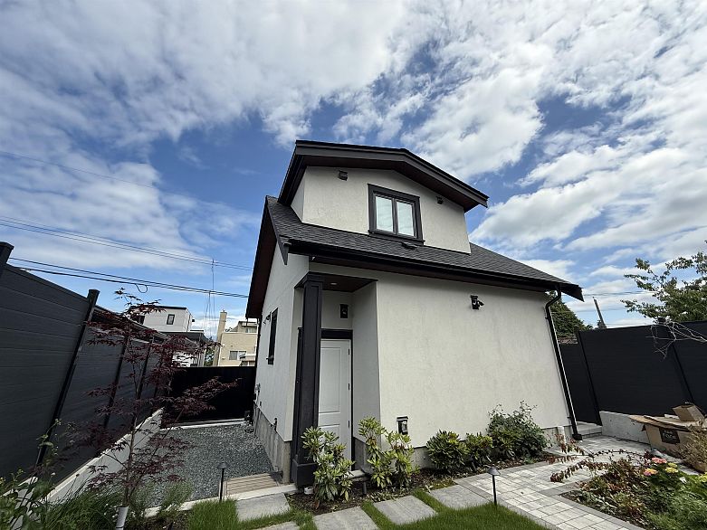 Laneway 40XX W 11TH AVENUE, Vancouver BC V6R 2L4