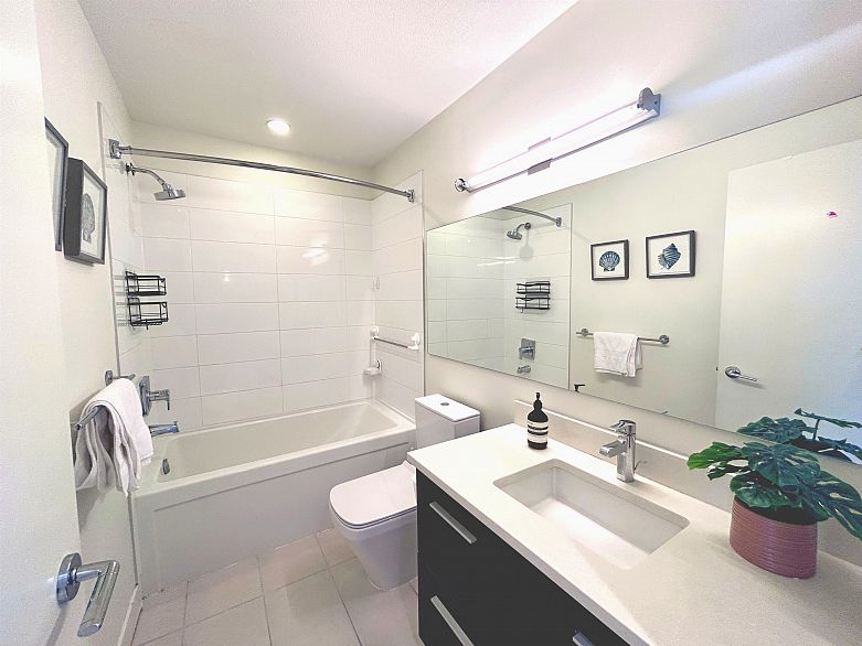 PH5 6033 Gray Avenue