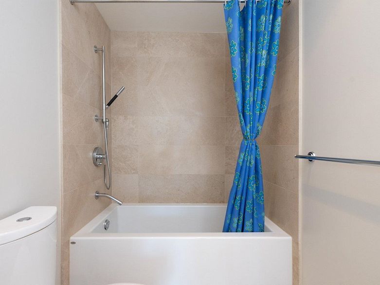 802 1221 Bidwell Street