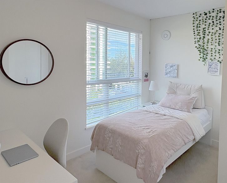 PH5 6033 Gray Avenue