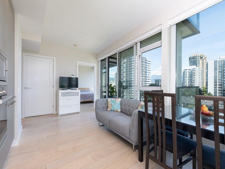 802 1221 Bidwell Street