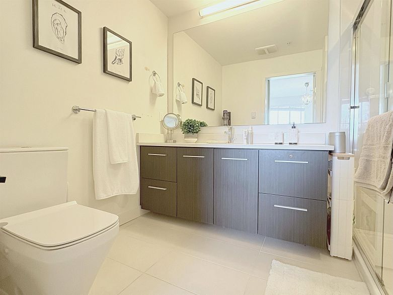 PH5 6033 Gray Avenue