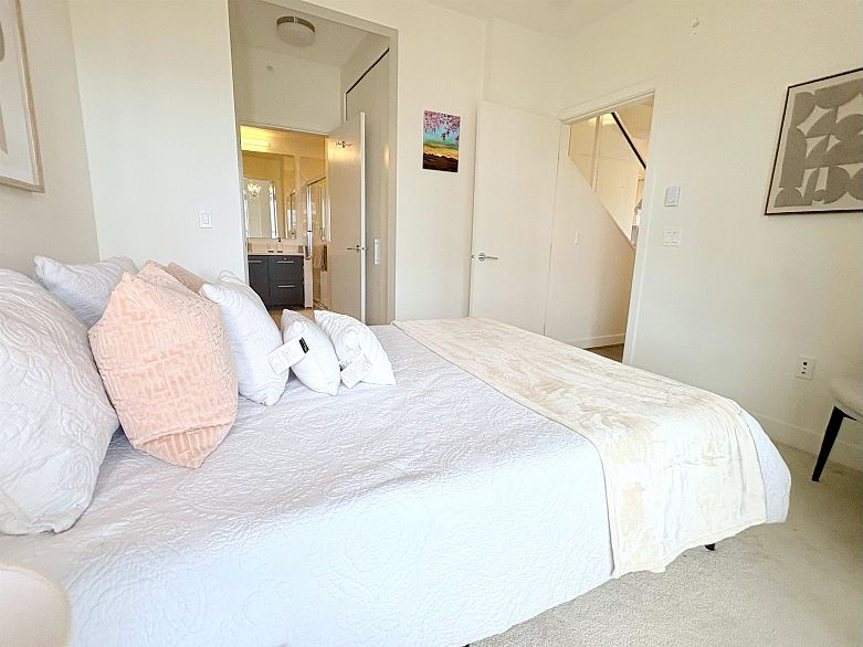 PH5 6033 Gray Avenue