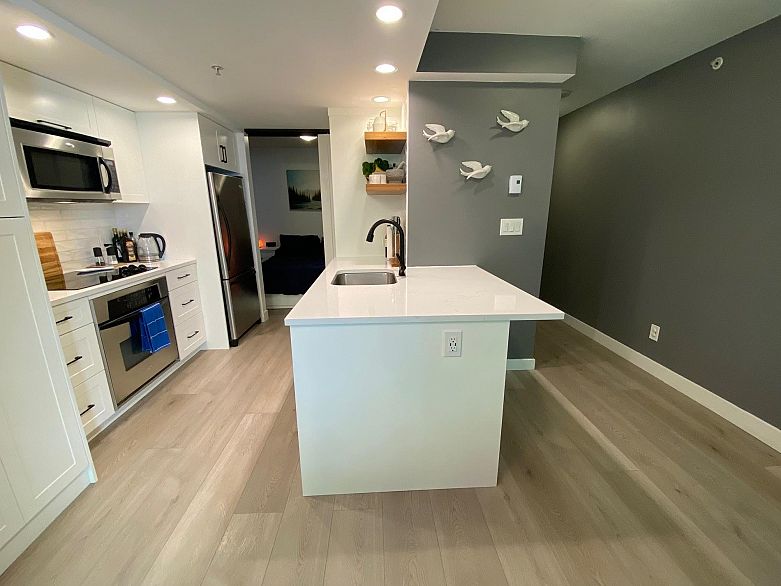 304 1255 Seymour Street