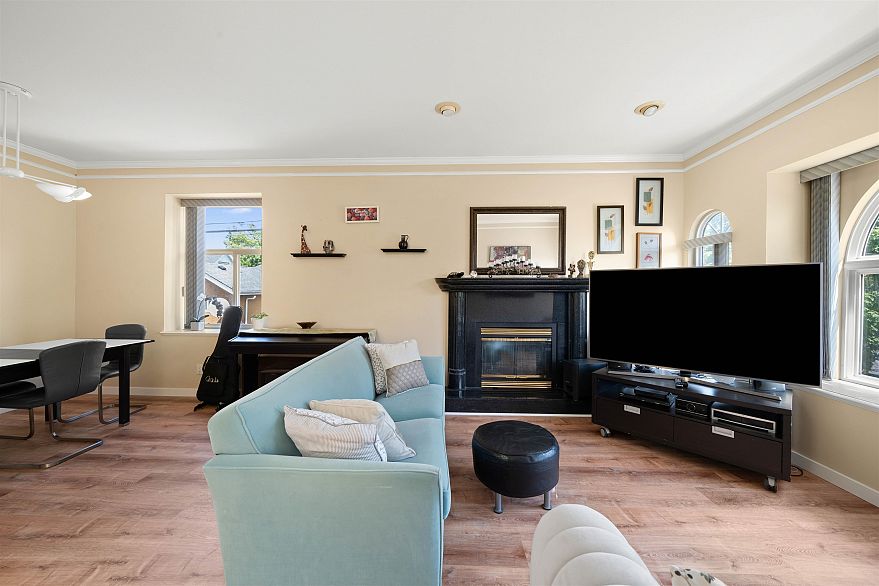 5323 Dumfries Street