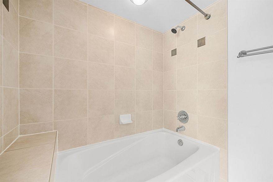 TH8 989 Richards Street