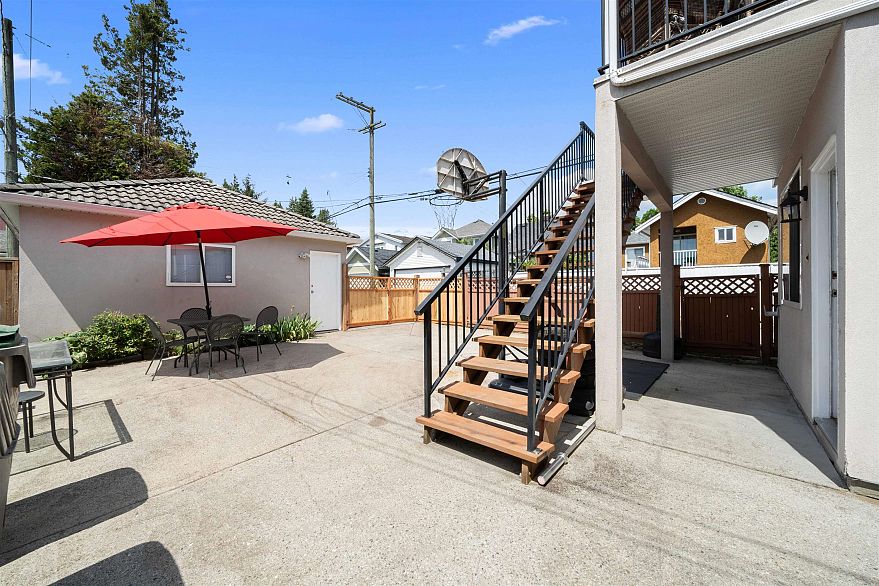 5323 Dumfries Street