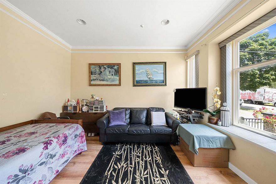 5323 Dumfries Street