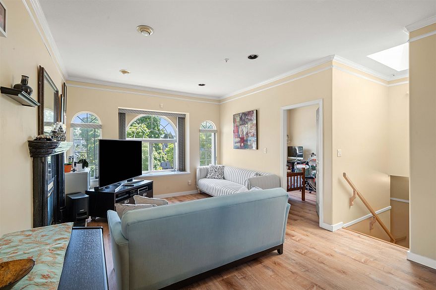 5323 Dumfries Street