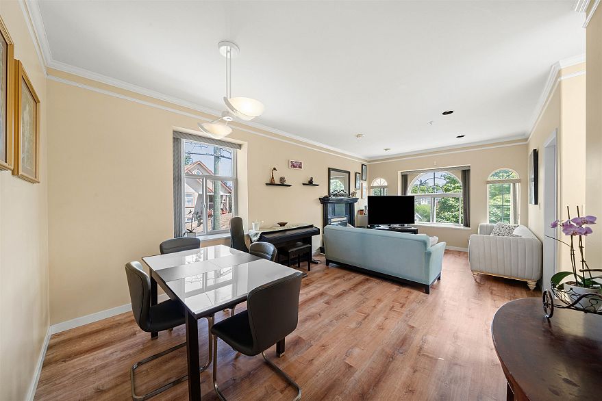 5323 Dumfries Street