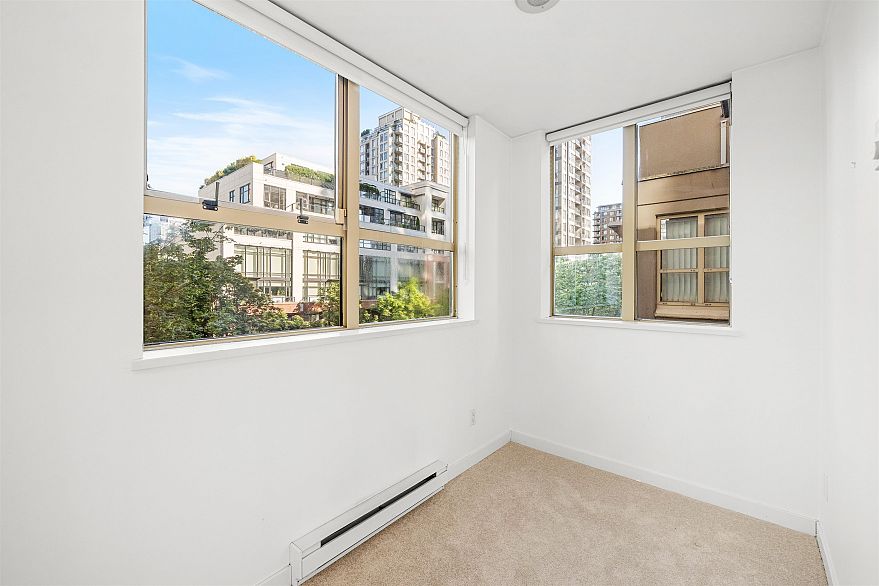 TH8 989 Richards Street