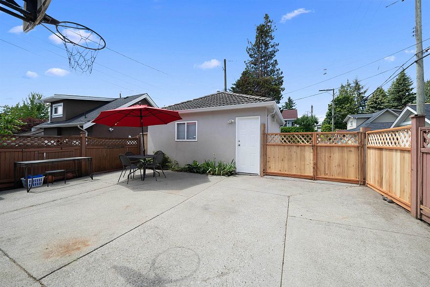 5323 Dumfries Street