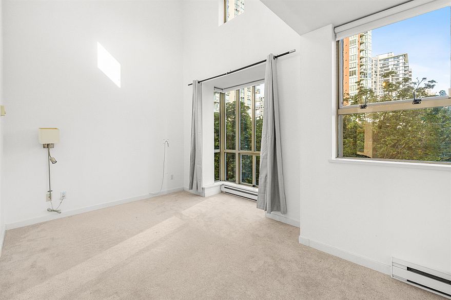 TH8 989 Richards Street