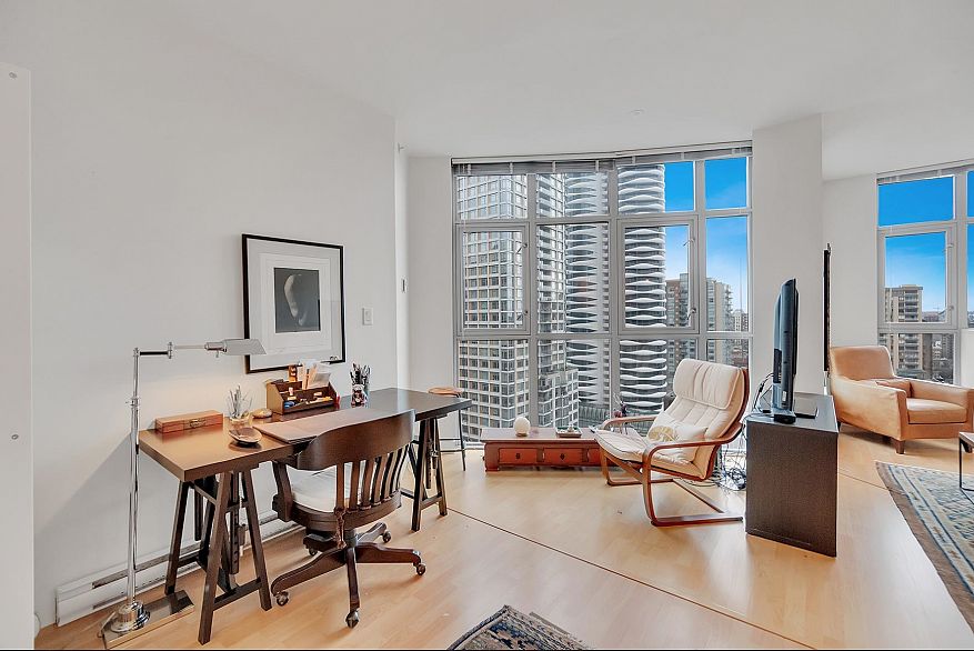 1907 1050 Smithe Street