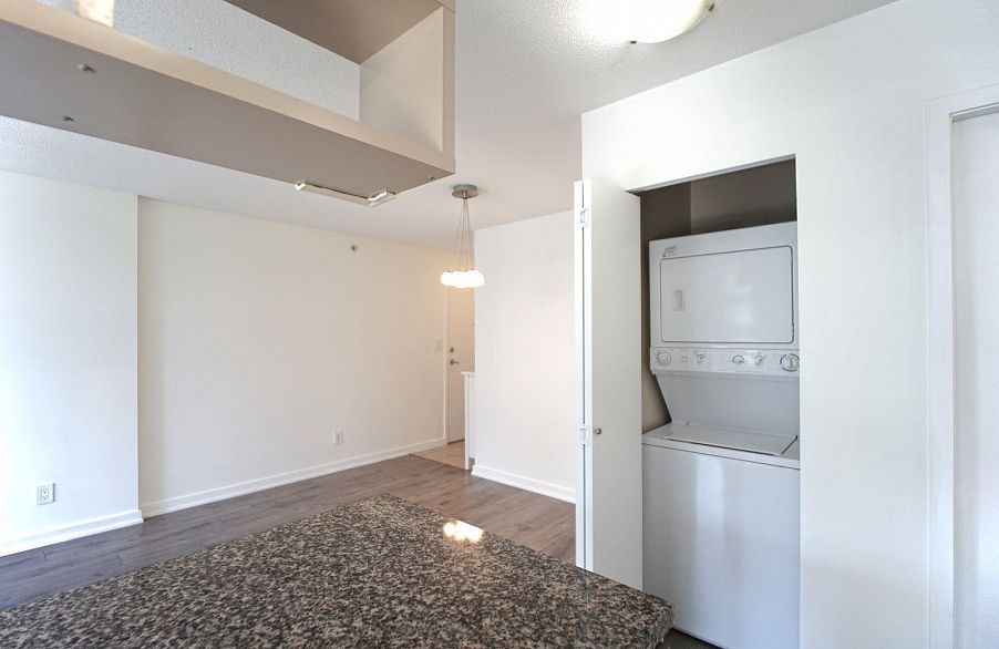 1206 1082 Seymour Street