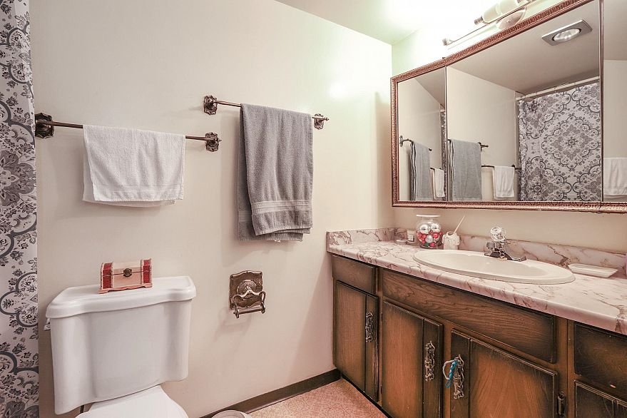 #205 665 E 6th Avenue