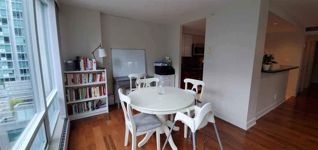 704 499 Broughton Street