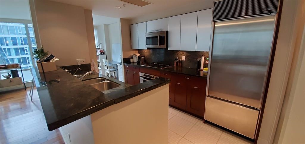 704 499 Broughton Street