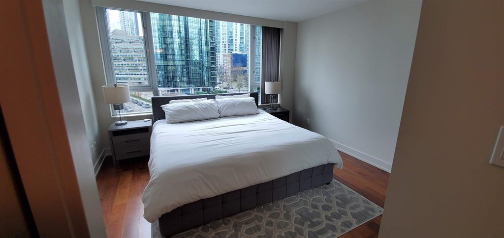 704 499 Broughton Street