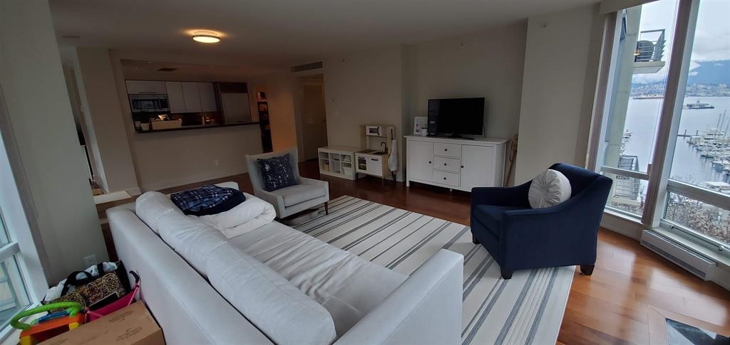 704 499 Broughton Street