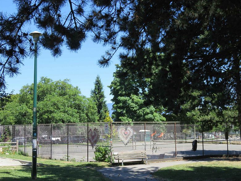 #205 665 E 6th Avenue