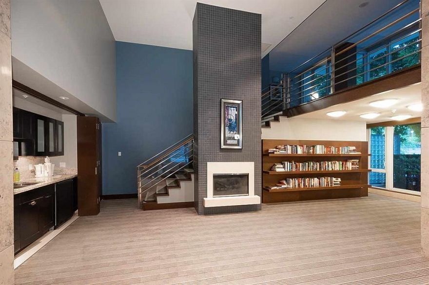 704 499 Broughton Street